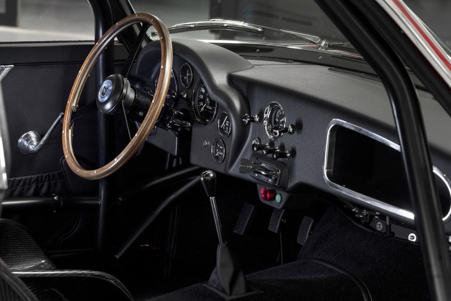Интерьер Aston Martin DB4 GTZ Continuation 2019 года  (фото 13 из 39)